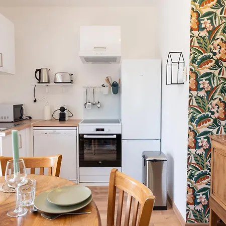 La Family - Sleep In